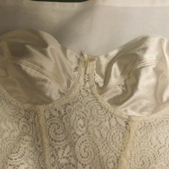 WHITE SATIN AND LACE BUSTIER - Picture 4 of 7